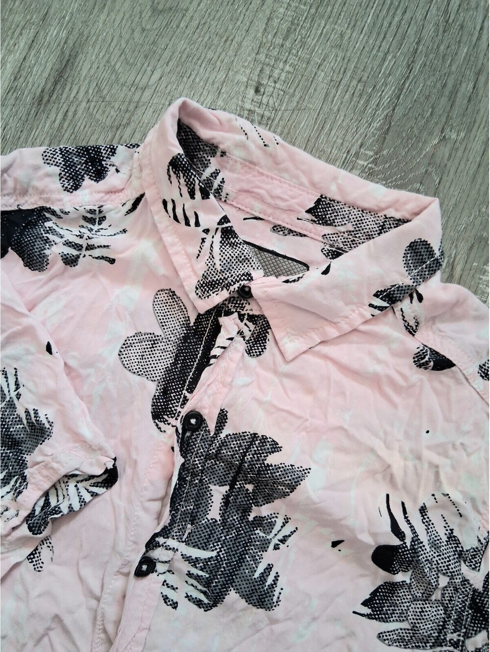 Burnside Men's Small Pink And Black Floral Print Short Sleeve Button Up Shirt
